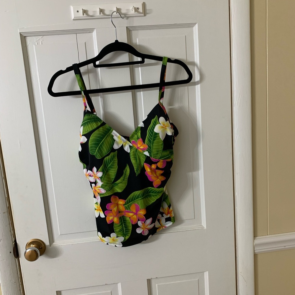 Jantzen Classic womens  green and White floral Swim Top